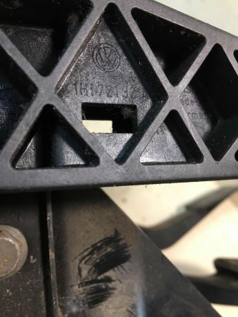pedalnyi-uzel-blok-pedalei-volkswagen-golf-3-art-28256-big-1