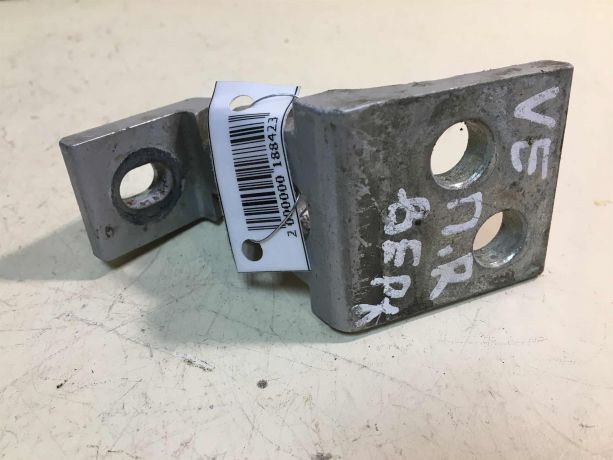 petlia-dveri-peredniaia-pravaia-verxniaia-volkswagen-golf-3-art-28455-big-1