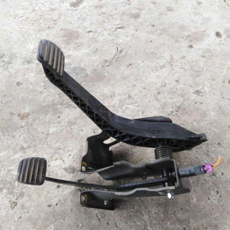 pedalnyi-uzel-pedal-renault-logan-art-28873-big-0