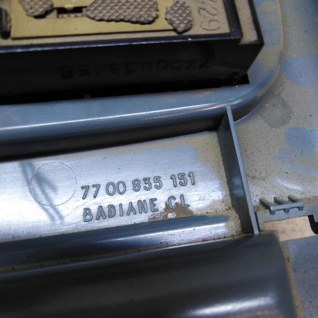 fonar-osveshheniia-salona-plafon-renault-scenic-1-art-29226-big-1