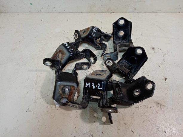 petlia-dveri-mazda-3-art-29804-big-2