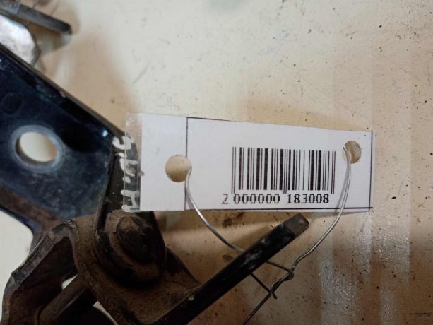 petlia-dveri-mazda-3-art-29804-big-1