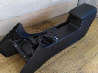 podlokotnik-centralnyi-tonnel-cexol-perekliuceniia-peredac-mazda-3-bk-xetcbek-art-30012