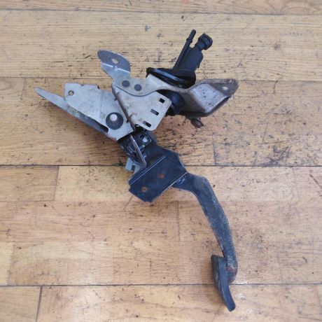 pedal-scepleniia-cilindr-scepleniia-mazda-3-bk-xetcbek-art-30021-big-0