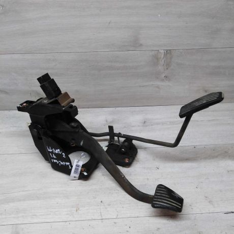 pedalnyi-uzel-gaz-tormoz-pedal-chevrolet-lacetti-art-30366-big-0