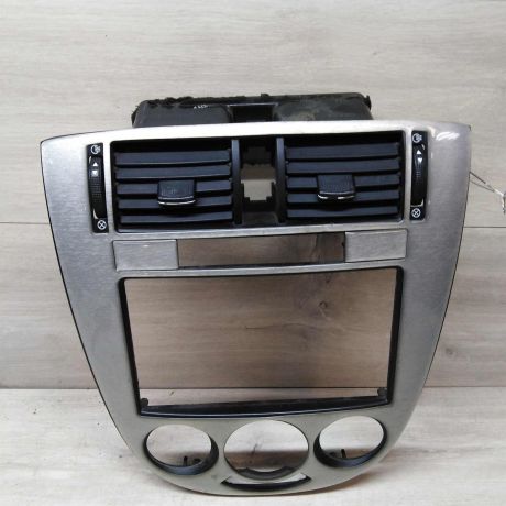 deflektor-centralnyi-obduva-salona-centralnaia-ramka-sredniaia-chevrolet-lacetti-art-30367-big-0