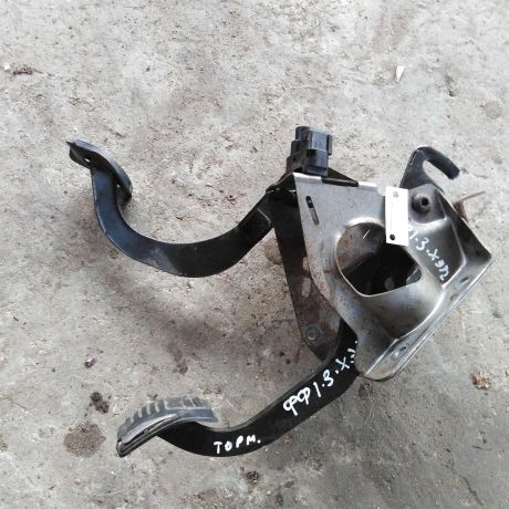 pedalnyi-uzel-pedal-scepleniia-pedal-tormoza-ford-focus-1-rest-art-30868-big-0