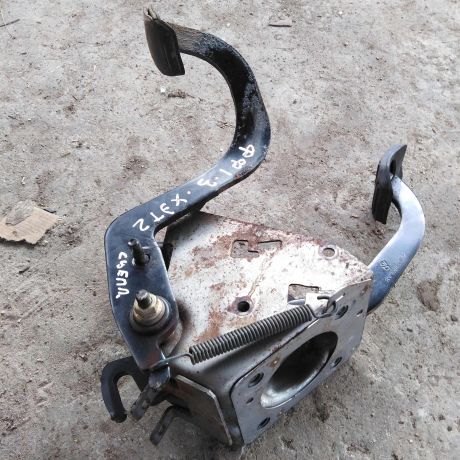 pedalnyi-uzel-pedal-scepleniia-pedal-tormoza-ford-focus-1-rest-art-30868-big-1