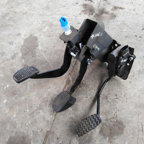 pedalnyi-uzel-pedal-fiat-albea-14-art-31204-big-0