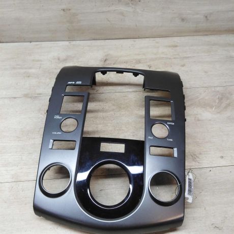 ramka-centralnaia-torpedy-kia-cerato-2-art-31915-big-0