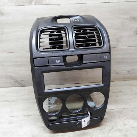 ramka-centralnaia-torpedy-deflektor-hyundai-accent-2-art-32086-big-0