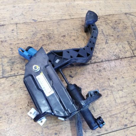 pedal-scepleniia-glavnyi-scepleniia-cilindr-volkswagen-polo-4-art-32672-big-0