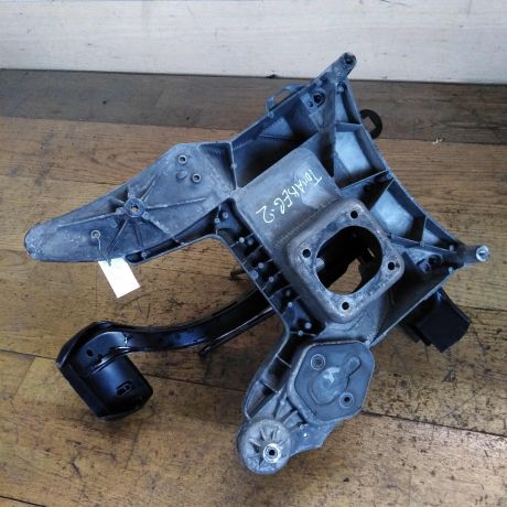 pedalnyi-uzel-pedal-gaza-i-tormoza-volkswagen-touareg-rest-art-32755-big-0