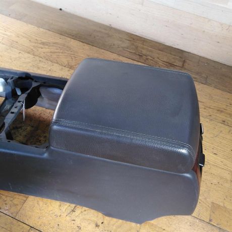 podlokotnik-volkswagen-touareg-rest-art-32945-big-1