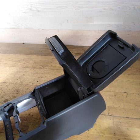 podlokotnik-volkswagen-touareg-rest-art-32945-big-3