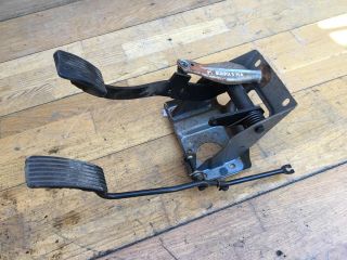 pedalnyi-uzel-pedal-tormoza-pedal-gaza-mitsubishi-carisma-rest-art-33395