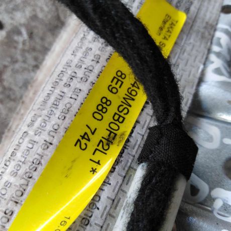 airbag-poduska-bezopasnosti-v-krysu-pravaia-audi-a4-b6-8e-art-33540-big-2