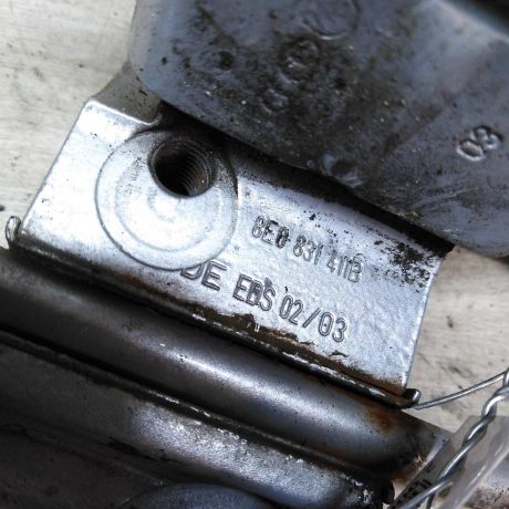 petlia-dveri-peredniaia-levaia-nizniaia-audi-a4-b6-art-34277-big-2