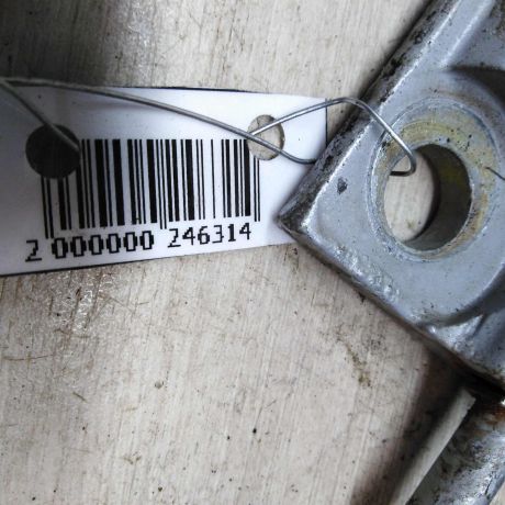 petlia-dveri-peredniaia-levaia-nizniaia-audi-a4-b6-art-34277-big-1