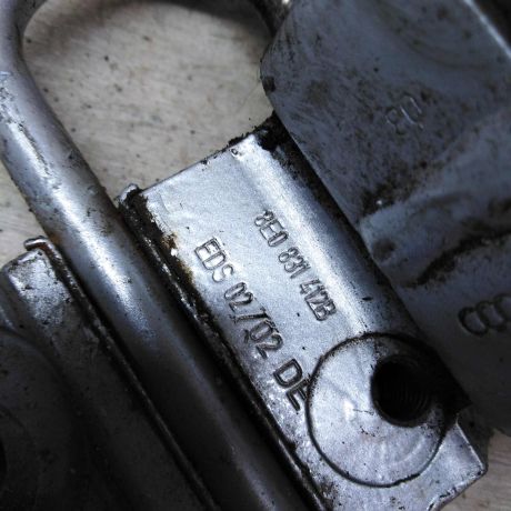 petlia-dveri-peredniaia-pravaia-nizniaia-audi-a4-b6-art-34283-big-1