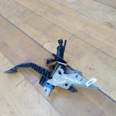 pedali-scepleniia-cilindr-scepleniia-mazda-3-bk-sedan-mkpp-16i-art-34687-big-0