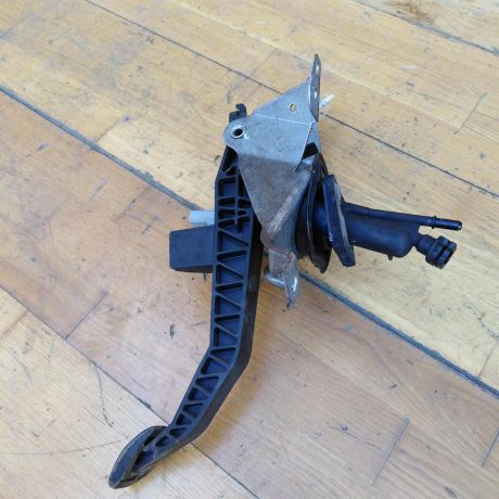 pedali-scepleniia-cilindr-scepleniia-mazda-3-bk-sedan-mkpp-16i-art-34687-big-1