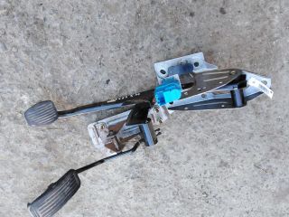 pedalnyi-uzel-pedal-gaza-i-tormoza-mazda-3-bk-sedan-mkpp-16i-art-34956