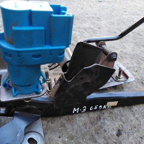 pedalnyi-uzel-pedal-gaza-i-tormoza-mazda-3-bk-sedan-mkpp-16i-art-34956-big-2