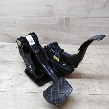 pedalnyi-uzel-blok-pedalei-pedal-tormoza-pedal-gaza-volkswagen-polo-sedan-2013-god-16-cfn-akpp-art-34973-big-0