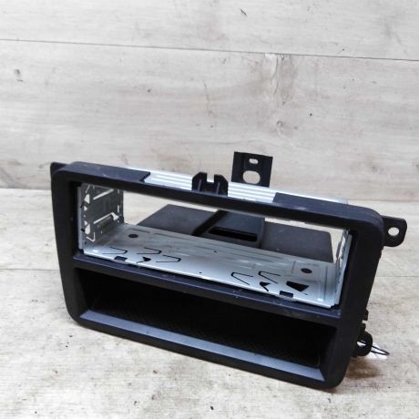 ramka-centralnoi-torpedy-pod-avtomagnitolu-karman-volkswagen-polo-sedan-art-35101-big-0