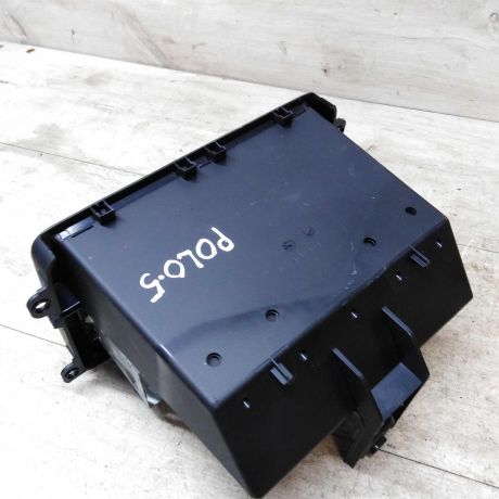 ramka-centralnoi-torpedy-pod-avtomagnitolu-karman-volkswagen-polo-sedan-art-35101-big-2