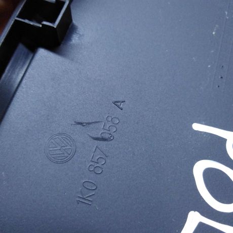 ramka-centralnoi-torpedy-pod-avtomagnitolu-karman-volkswagen-polo-sedan-art-35101-big-3