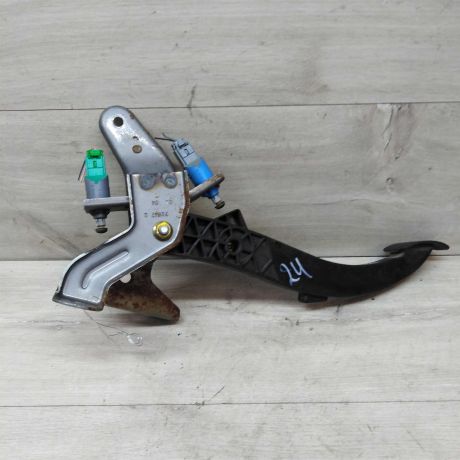 pedal-scepleniia-renault-megane-2-art-35459-big-0