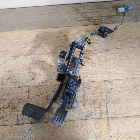 pedalnyi-uzel-ford-focus-2-akpp-do-rest-pedal-gaza-tormoza-art-35677-big-0
