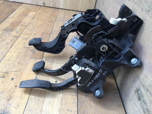 pedalnyi-uzel-pedal-cilindr-scepleniia-chevrolet-aveo-t300-sedan-art-35698-big-3