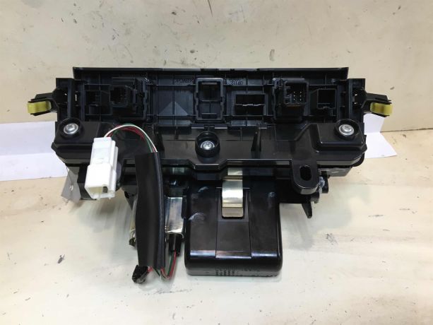 pepelnica-knopka-podogreva-sidenii-toyota-camry-v50-art-36174-big-4