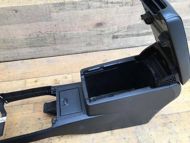 podlokotnik-centralnyi-tonnel-toyota-camry-v50-defekt-na-foto-art-36430-big-5