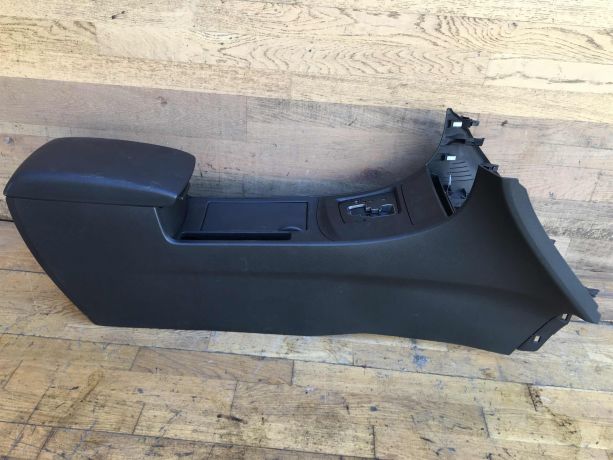 podlokotnik-centralnyi-tonnel-mazda-3-bl-rest-sedan-art-36939-big-0