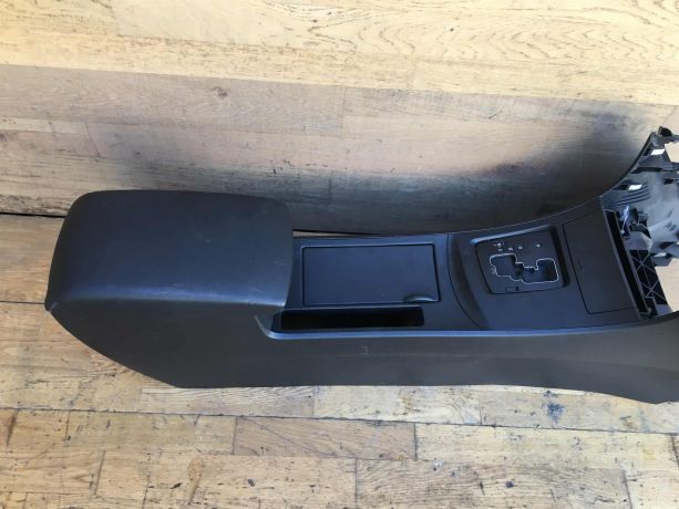 podlokotnik-centralnyi-tonnel-mazda-3-bl-rest-sedan-art-36939-big-5