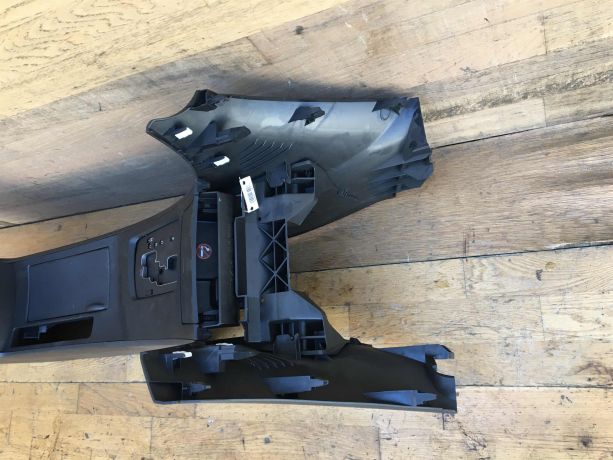 podlokotnik-centralnyi-tonnel-mazda-3-bl-rest-sedan-art-36939-big-1