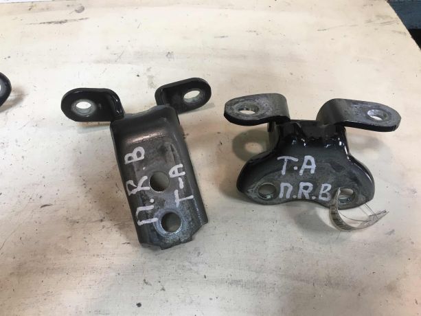 petlia-dveri-toyota-avensis-iii-art-37145-big-1