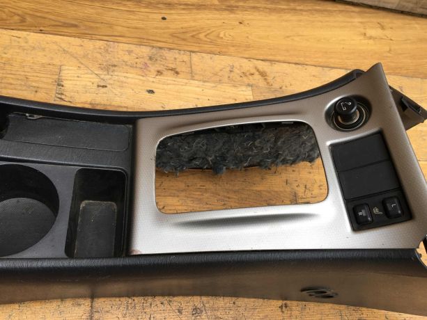 podlokotnik-tunnel-toyota-corolla-ix-e120-e130-rest-art-37391-big-4