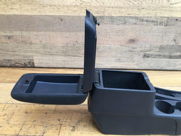 podlokotnik-tunnel-toyota-corolla-ix-e120-e130-rest-art-37391-big-1