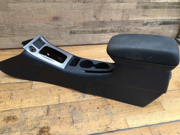 podlokotnik-tunnel-toyota-corolla-ix-e120-e130-rest-art-37391-big-3