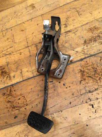 pedal-tormoza-toyota-corolla-ix-e120-e130-rest-xetcbek-art-37404-big-0