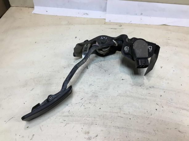 pedal-gaza-toyota-corolla-ix-e120-e130-rest-xetcbek-art-37411-big-0