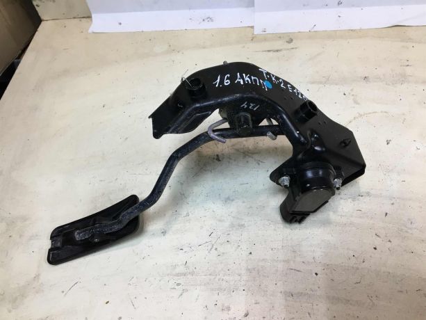 pedal-gaza-toyota-corolla-ix-e120-e130-rest-xetcbek-art-37411-big-1