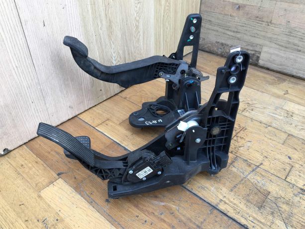 pedalnyi-uzel-pedal-chevrolet-cruze-do-rest-art-38588-big-0