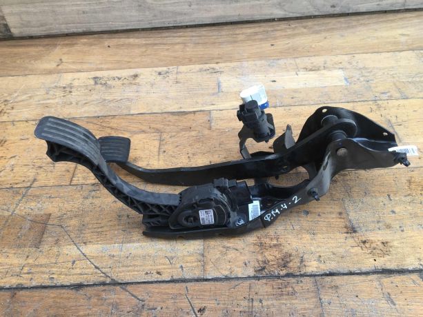 pedalnyi-uzel-pedal-gaza-tormoza-ford-mondeo-4-kgba-16i-rest-art-39200-big-0