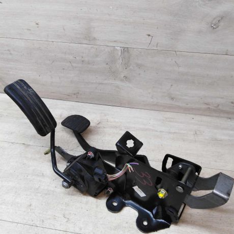 pedalnyi-uzel-renault-megane-2-do-rest-art-40117-big-0